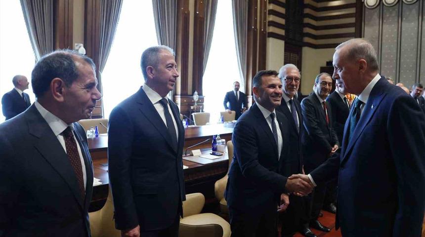 Galatasaray’ın şampiyon takımlarından Cumhurbaşkanı Erdoğan’a ziyaret