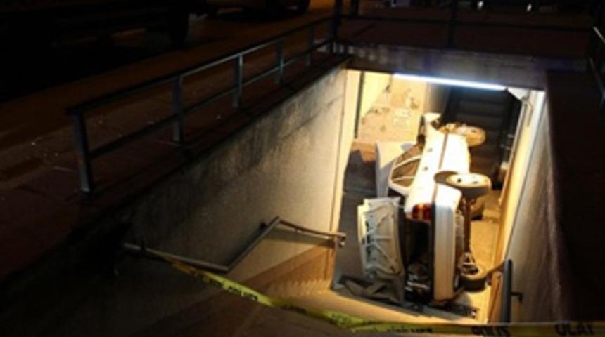 Otomobil alt ge&ccedil;ide d&uuml;şt&uuml;