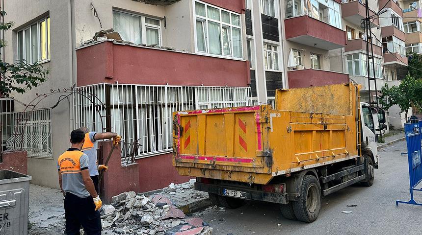 Kartal'da bir binanın balkonu çöktü! Bina boşaltıldı
