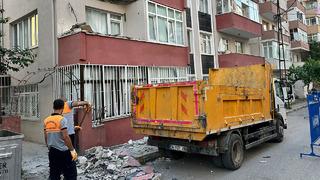 Kartal'da bir binanın balkonu çöktü! Bina boşaltıldı