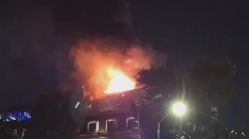 Kadıköy'de otelde yangın! Müşteriler tedbir amaçlı otelin dışına çıkarıldı