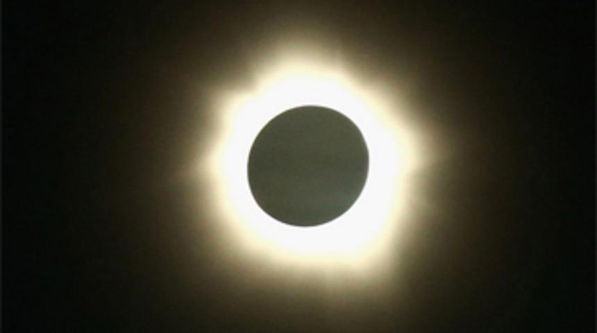 Gök'ten Dünya'ya dev bir perde indi