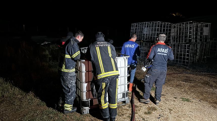 Bursa'da boya fabrikasında çıkan yangın söndürüldü