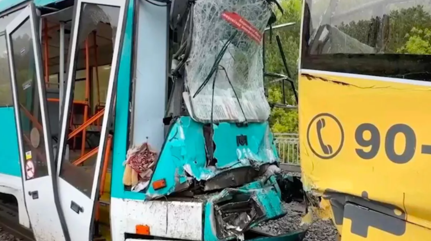 Fren arızası yaşayan tramvay kontrolünü kaybetti! Yolcular otoyolun ortasına fırladı... Korku dolu anlar: 80 yaralı, 1 ölü