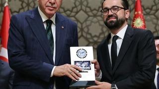 Adem Metan'a yılın dijital içerik üreticisi ödülü! Cumhurbaşkanı Erdoğan takdim etti