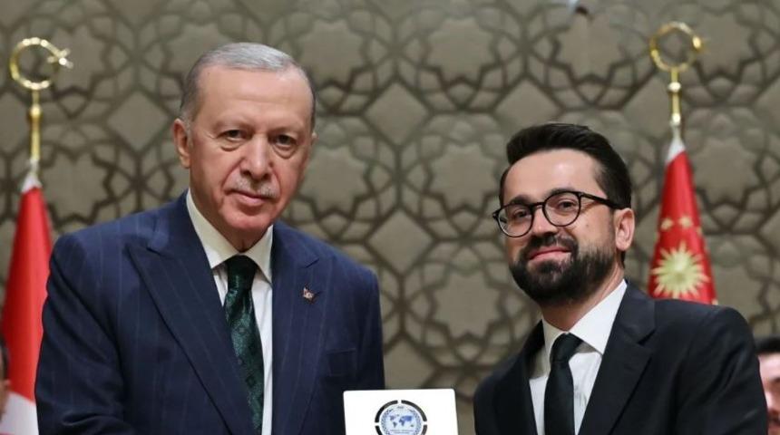 Adem Metan'a yılın dijital içerik üreticisi ödülü! Cumhurbaşkanı Erdoğan takdim etti