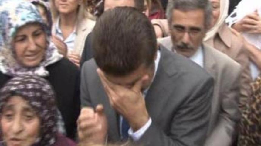 Mustafa Sarıg&uuml;l'&uuml; ağlattılar