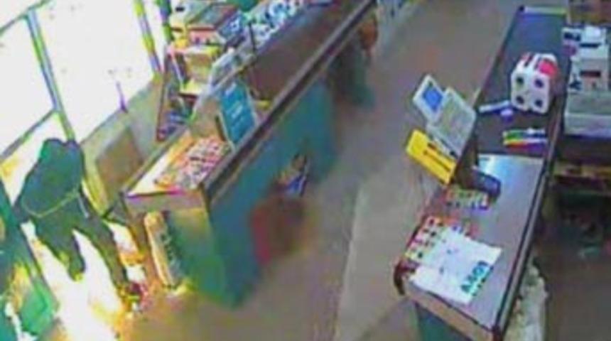 Ter&ouml;r yandaşlarından molotoflu saldırı!