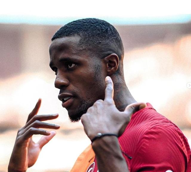 Wilfried Zaha Galatasaray'dan ayrılıyor mu? Icardi'den sonra bir kafa karıştıran paylaşım daha: Yol ayırımı! 640xauto