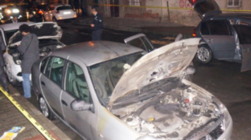 Terör örgütü yandaşları 6 aracı yaktı!