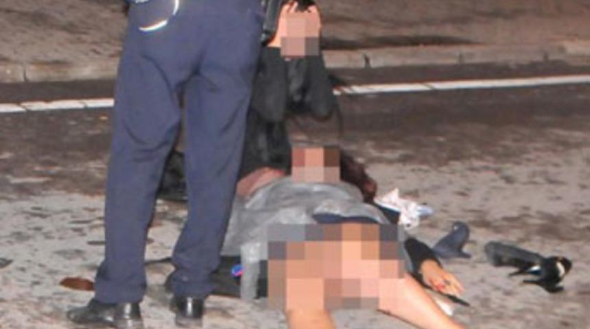 Kanlar içinde yere yığıldı