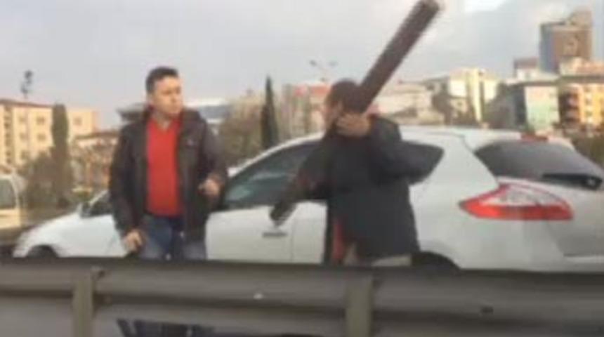 TEM'de kalaslı kavga!