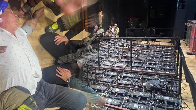 Cemal Reşit Rey Konser Salonu’nda dev ekran insanların üzerine devrildi: Yaralılar var! Çarpıcı iddia: 'Çocuklar sahnedeyken...'