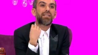 Ünlü modacı Hakan Akkaya davet tarzıyla dillere düştü! 'Sünnetimden kalma bir etek' 