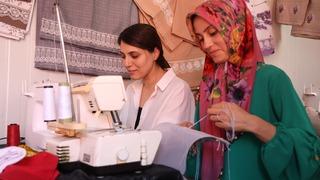 Çeyizlik ürün hazırlayan afetzede kadınlar, ilmek ilmek stres atıyorlar