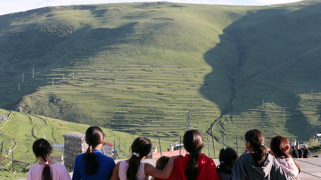 1954'te fark edildi! Her yıl şenliklerle izleniyor: Atatürk silüetini görmek isteyenler 17.50-18.10 arasında yerini alıyor