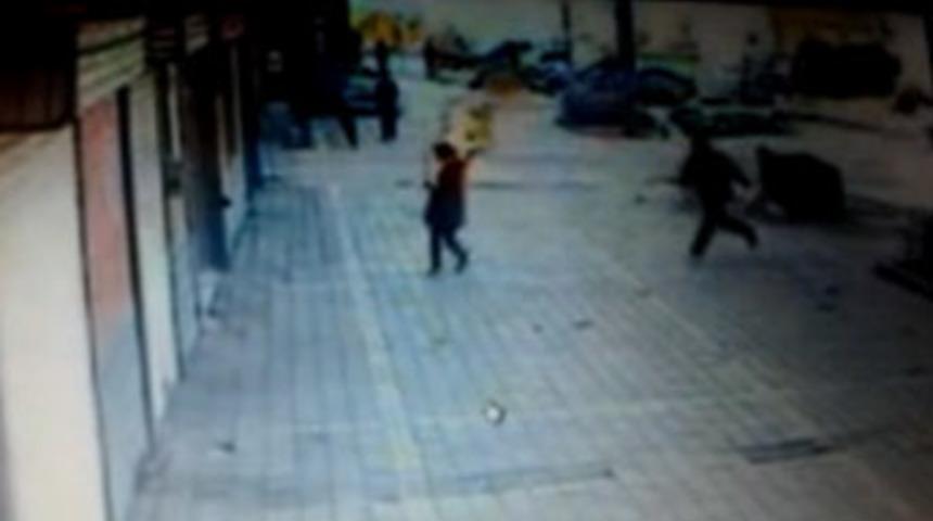 Eşini acımasızca yaktı!