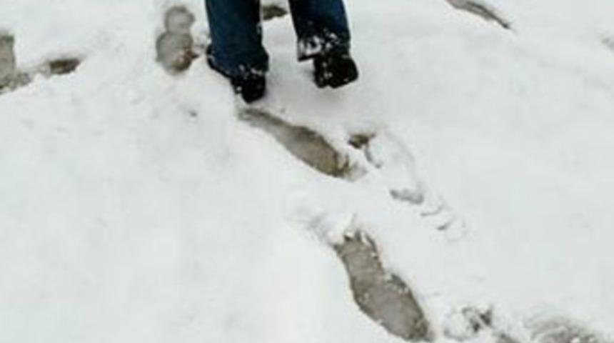 Hırsızı kardaki ayak izi yakalattı