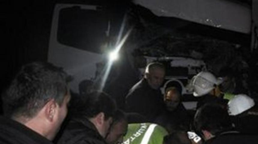 TIR'lar birbirine girdi TEM fel&ccedil; oldu