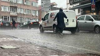 Hava sıcaklığı 21 derece! O ilde fındık büyüklüğünde dolu... Hazırlıksız yakalandılar