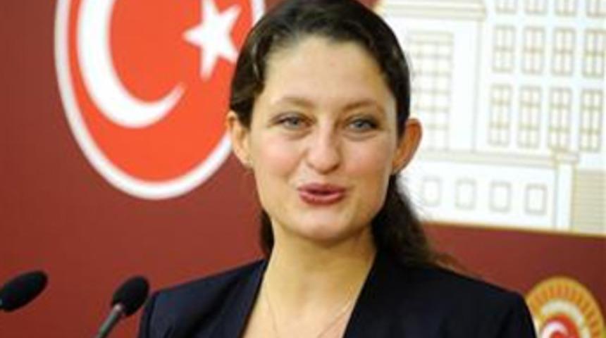 Şafak Pavey'e "mide bulandıran" tweet!