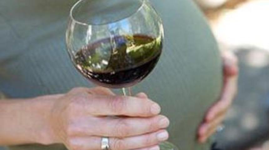 Alkol bebeğin zekasını geriletiyor