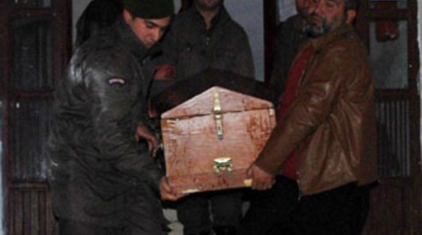 Bar şarkıcısı kadın ve erkeğin cesedi bulundu