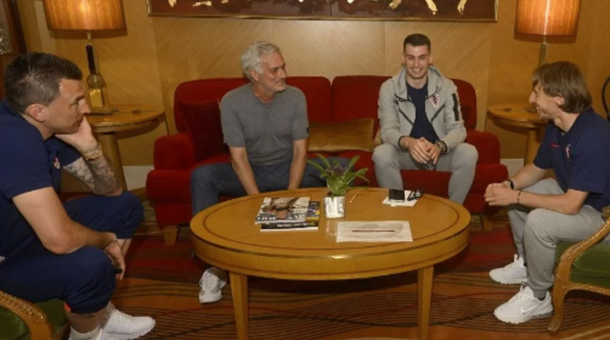 Jose Mourinho'dan sürpriz ziyaret! Dünya yıldızlarıyla buluştu, sonrasında paylaşım yaptı