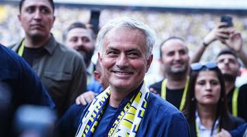 Jose Mourinho, Fenerbahçe yönetiminden 50 milyon euro'luk golcüyü istedi! ''Siz parada anlaşın, ben ikna ederim''