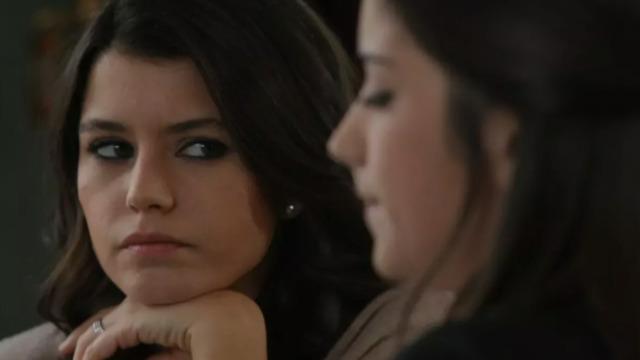 15 yıl sonra takipleştiler… Hazal Kaya, Beren Saat sorusuna böyle yanıt verdi! Tavırları dikkat çekti