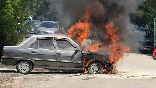 Torununu sınava getirmişti... Otomobil alev topuna döndü! Görünce gözyaşlarına boğuldu 640xauto