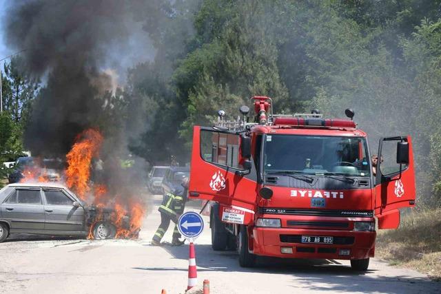 Torununu sınava getirmişti... Otomobil alev topuna döndü! Görünce gözyaşlarına boğuldu 640xauto