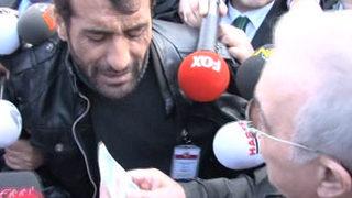 Bakkal borcu için Meclis'teki ağaca çıktı