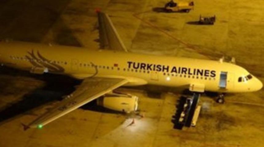 THY u&ccedil;ağının motor kapağı d&uuml;şt&uuml;!