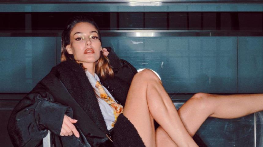 Ünlü yönetmenin oğluyla aşk yaşıyor! Dilan Çiçek Deniz ile Rafael Cemo Çetin denizin ortasında aşka geldi