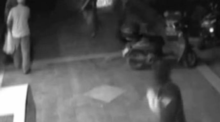 Saldırı g&uuml;venlik kamerasında