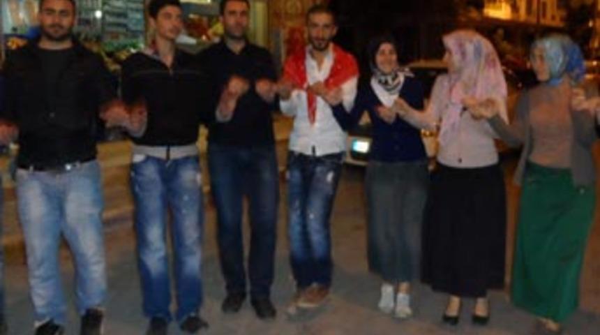 'Kınalı kuzusunu' K&uuml;rt&ccedil;e şarkılarla uğurladı