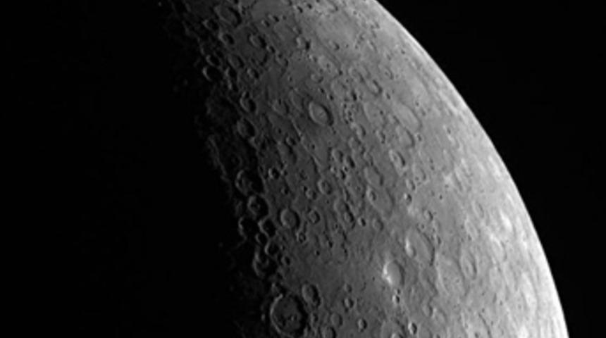 Merkür'de buza rastlandı