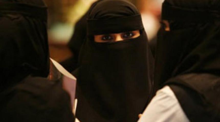 Suudi kadınlara elektronik takip