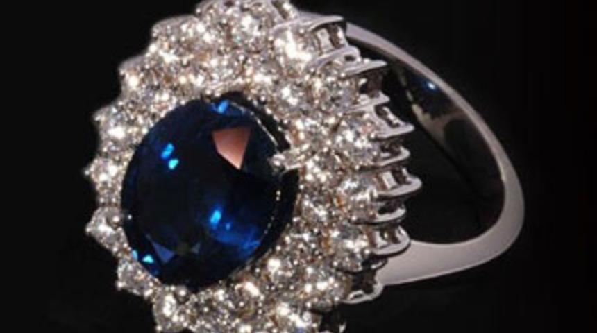 50 bin dolarlık yüzüğü trende unuttu