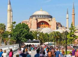 İstanbul ayda 5,2 milyon yabancı turist ağırladı 