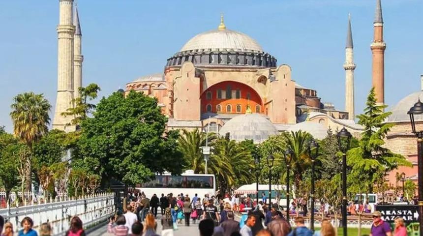 İstanbul ayda 5,2 milyon yabancı turist ağırladı 