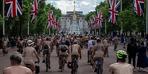 Görenler gözlerine inanamadı! Yüzlerce çıplak bisikletçi Londra sokaklarına akın etti