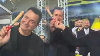 Görüntüler dikkat çekti! Ali Koç'un yaktığı meşale Acun'a gelince söndü