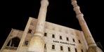 Mardin’de yıldırım düşen caminin minaresi zarar gördü