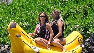 Sydney Sweeney muza, jet skiye bindi! Su sporlarıyla dolu günde fiziğini sergiledi