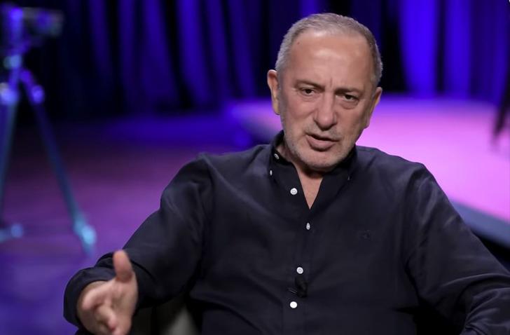 Fatih Altaylı'ya motosiklet &ccedil;arptı! 'Yere d&uuml;şt&uuml;m, bir de bana k&uuml;f&uuml;r etti'