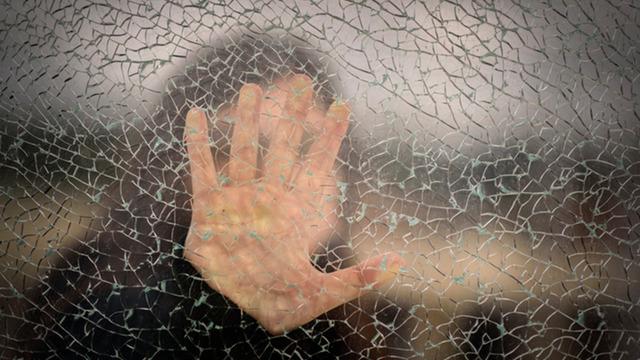 İdrar tahlili için tuvalete giren 15 yaşındaki kıza iğrenç tuzak! Telefonun sahibi hastane çalışanı çıktı