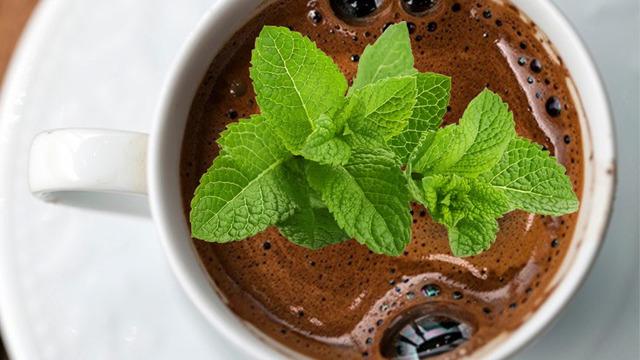 Kahveye bir tutam ekleyince faydasını ikiye katlıyor! Daha önce hiç duymadınız