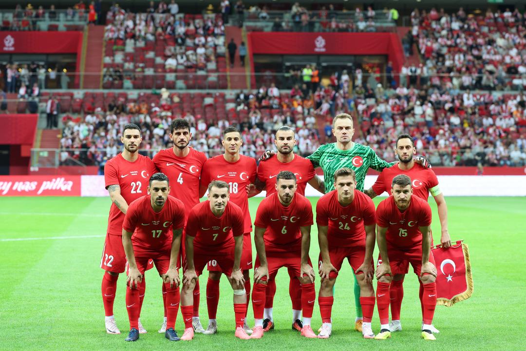 Polonya yenilgisi sonrası Montella'ya sert s&ouml;zler! "Onu oynatmamak delilik"